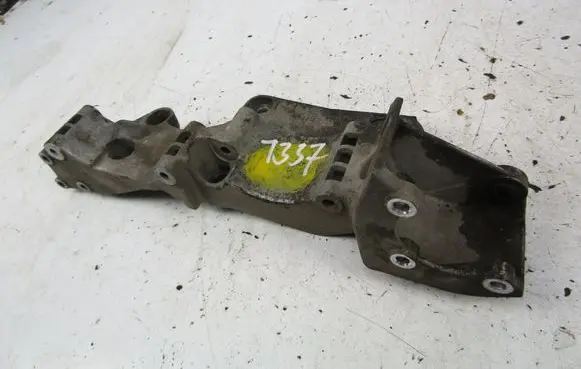 Volkswagen Bora Generator/alternator bracket 