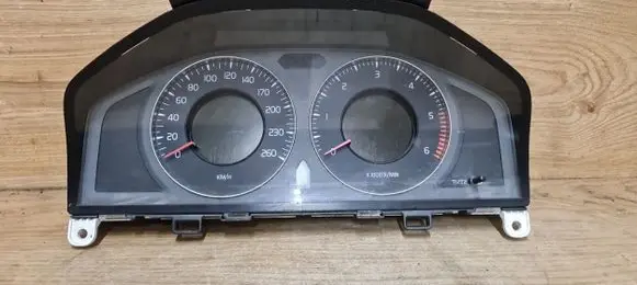 Volvo XC70 Speedometer (instrument cluster) 31254535AA