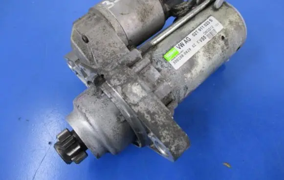 Volkswagen Golf V Starter motor 02T911023S