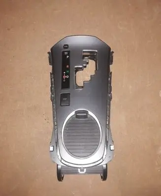 Toyota Avensis T270 Gear shifter surround trim plastic 5880505320