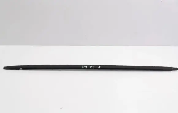 Toyota Yaris Front door glass trim molding 