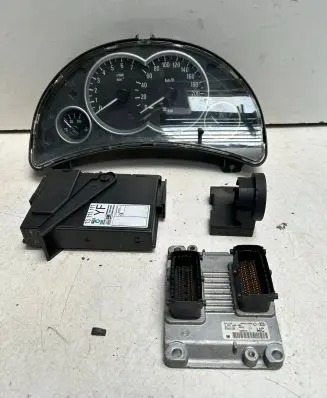Opel Tigra B Engine control unit/module 55354328 9S01S6601 9T0S08