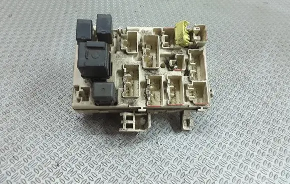 Toyota Hilux (N80, N90, N100, N110) Fuse module