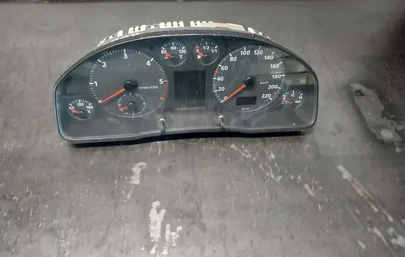 Audi A4 S4 B5 8D Speedometer (instrument cluster) 8D0919033N
