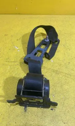 Mercedes-Benz E W211 Seat belt trim RZ4R3P2K10
