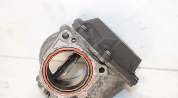 Volkswagen Golf V Throttle valve 03G128063A