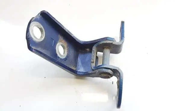 Toyota Avensis T220 Front door upper hinge