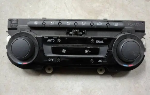 Seat Toledo III (5P) Climate control unit 5P0907044M SW0401 5HB01017004