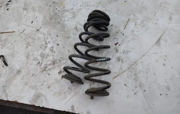 Volkswagen Touran I Rear coil spring 