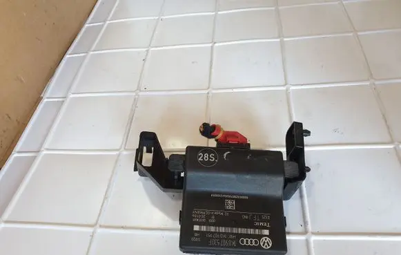 Volkswagen Golf V Gateway control module 1K0907530F 1K0907951