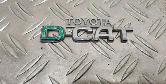 Toyota Avensis T270 Fender model badge letters 