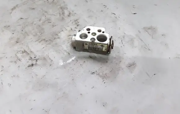 Audi Q7 4L Air conditioning (A/C) expansion valve 7L0820679B 52415754