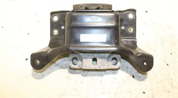 Volkswagen Golf VII Engine mount bracket 5Q0199555R