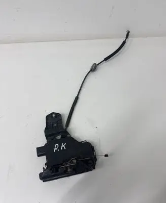 Volkswagen PASSAT B5 Front door lock 3B0837