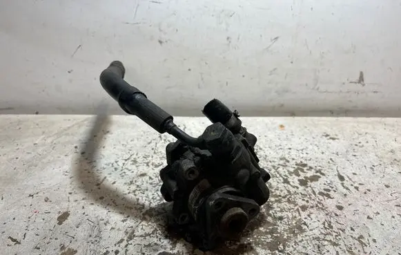 Volkswagen PASSAT B5.5 Power steering pump 3D0145156L 8D0145156T 7690955102