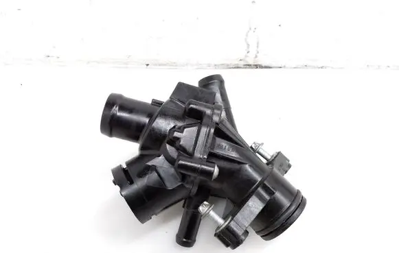 Mercedes-Benz A W176 Thermostat/thermostat housing