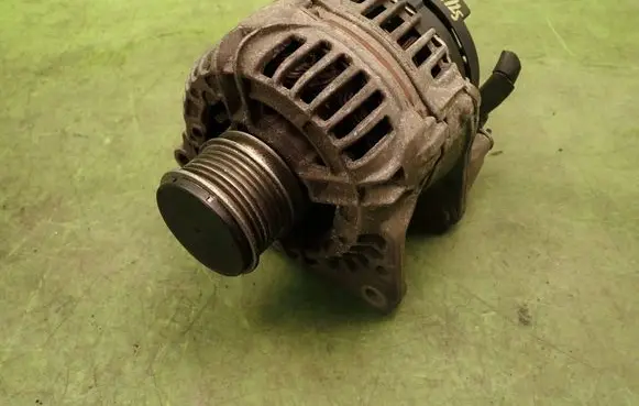 Volkswagen Golf IV Generator/alternator 038903023L90A