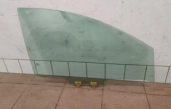 Nissan Note (E11) Front door window glass four-door