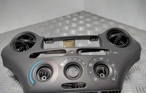 Toyota Yaris Radio/GPS head unit trim 758268701D
