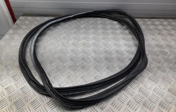 Audi Q7 4M Trunk rubber seal (body) 4M0827705