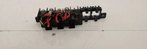 Volkswagen PASSAT B5 Relay mounting block 8L0941822A 896083000