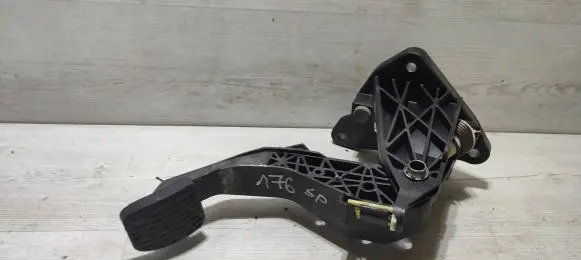 Mercedes-Benz A W176 Clutch pedal A2462900419