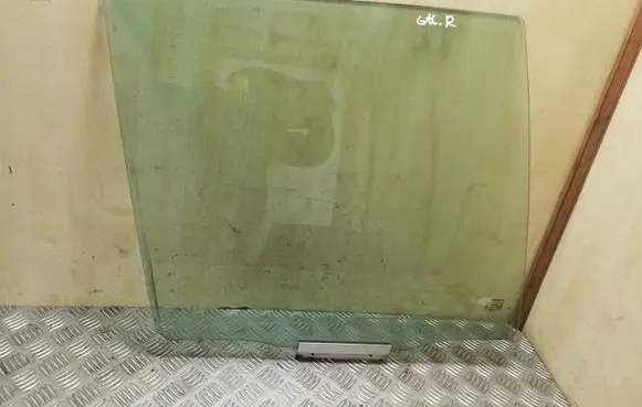 Volvo XC90 Rear door window glass