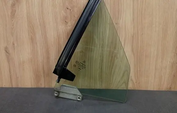 Mercedes-Benz SLK R170 Front vent window/glass (coupe) 1706700310 A1706700310