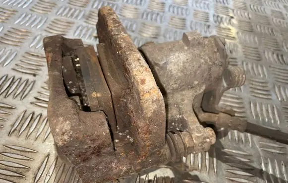Opel Insignia A Rear brake caliper 6102