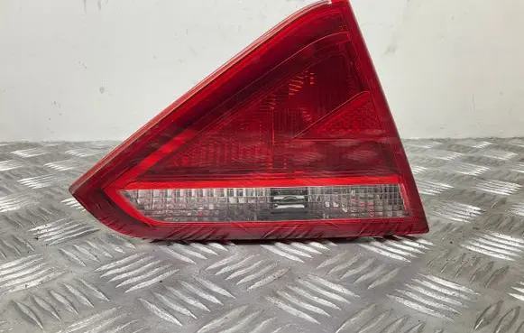 Tailgate rear/tail lights