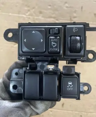 Nissan Juke I F15 Wing mirror control module B48000 P10020