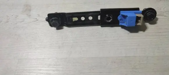 KIA Rio Seat belt adjustment rail H001
