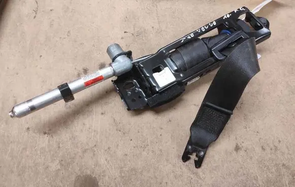 Volvo S40 Front seatbelt