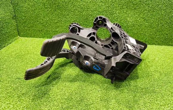 Renault Trafic III (X82) Brake pedal 93459474 465016415R F0992153