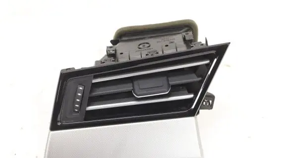 Volkswagen PASSAT B8 Dash center air vent grill 3G1819701