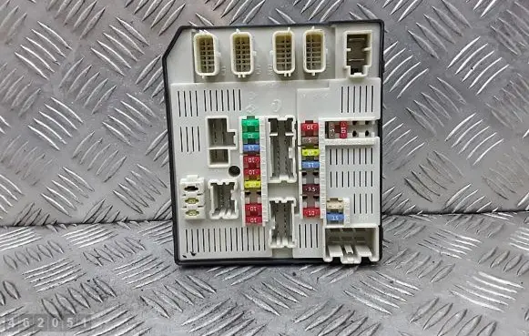 Renault Laguna III Fuse module 284B60012RA