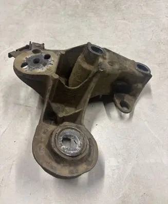 Volkswagen PASSAT B5.5 Engine mounting bracket 4B0199352B