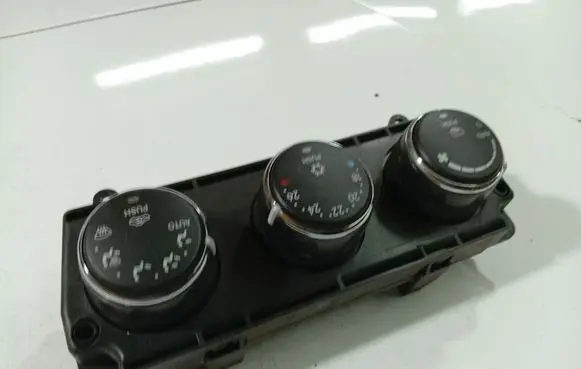 Dodge Avenger Climate control unit P55111815AE