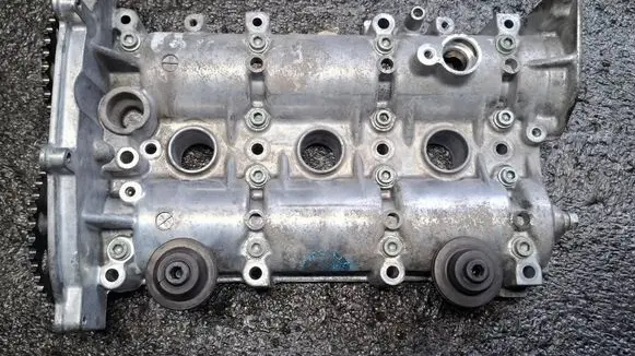 Volkswagen Polo IV 9N3 Rocker cam cover 03E103475H