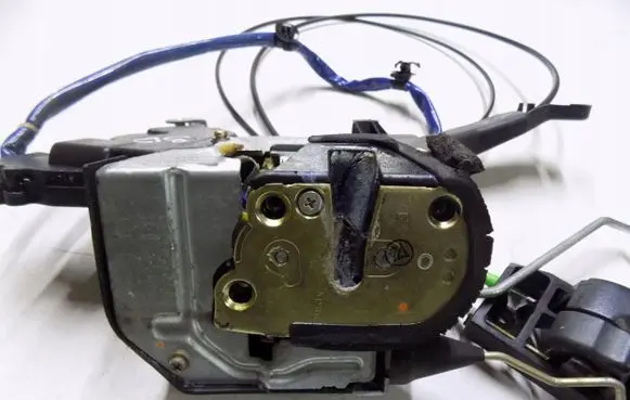 Toyota RAV 4 (XA20) Loading door lock 531ioioik2140