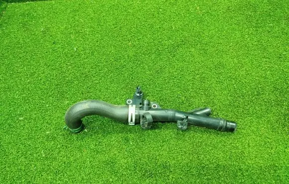 Coolant pipe/hose