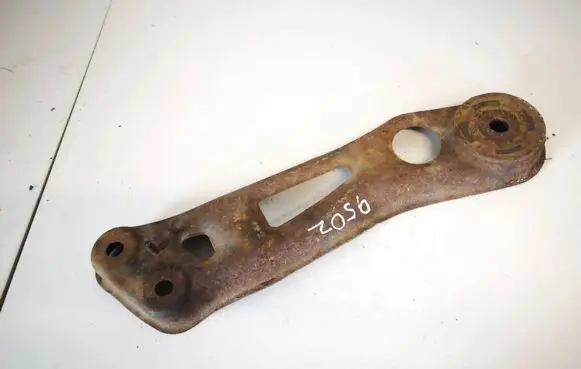 Nissan Murano Z50 Engine mounting bracket