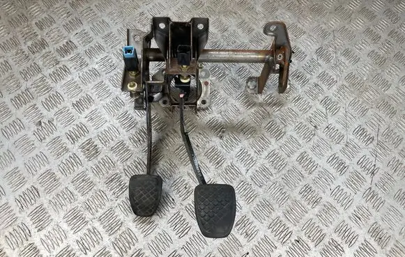 Subaru Impreza II Pedal assembly 