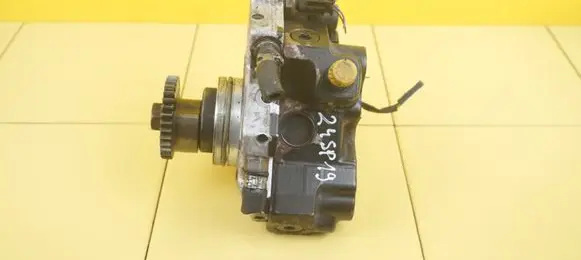 Mercedes-Benz ML W164 Fuel injection high pressure pump 0445010245 642940