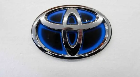 Toyota Yaris XP210 Manufacturer badge logo/emblem 7540302050