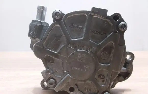 Audi A5 8T 8F Vacuum pump 03L145100F