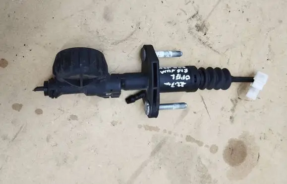 Opel Signum Clutch master cylinder 24412670