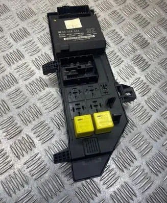 Opel Vectra C Fuse module 24443147 518777016