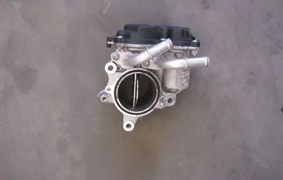 Audi Q3 8U Throttle valve 04L128063R