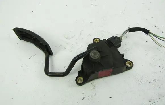 Renault Clio III Accelerator pedal position sensor 8200153270
